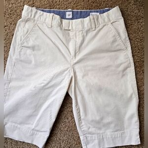 GAP Bermuda Cream Shorts Size 6